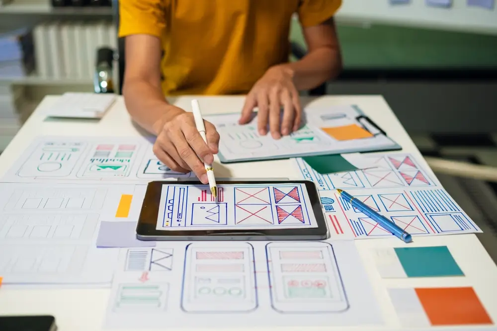 UX developer and ui designer brainstorming about mobile website